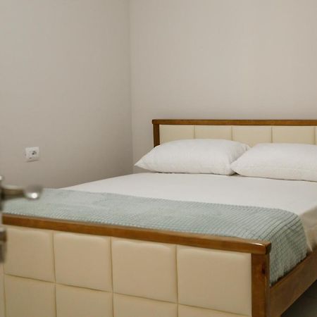 Logli Apartments จีโรคาสเตอร์ ภายนอก รูปภาพ
