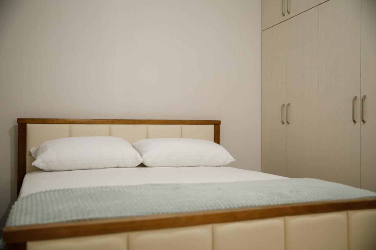 Logli Apartments จีโรคาสเตอร์ ภายนอก รูปภาพ