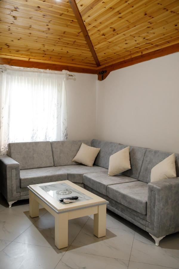 Logli Apartments จีโรคาสเตอร์ ภายนอก รูปภาพ
