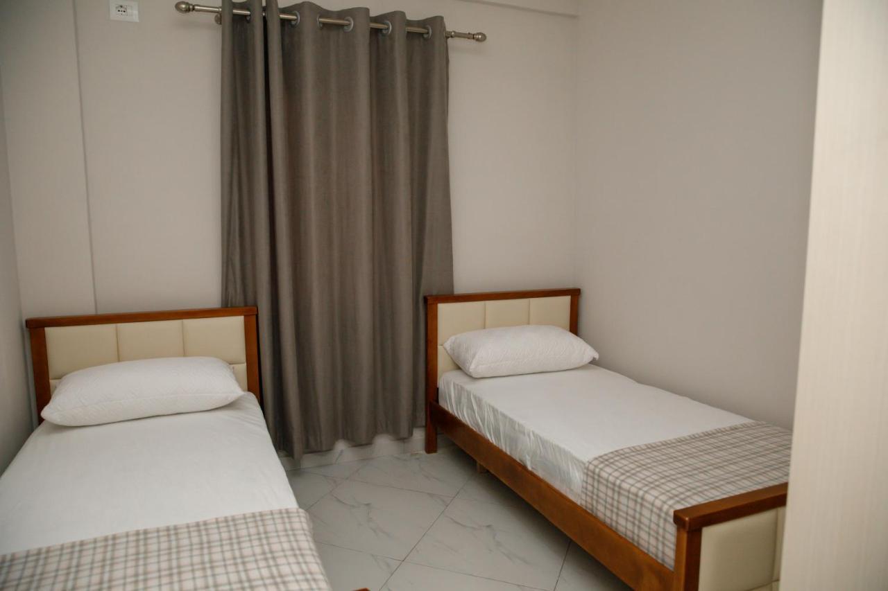 Logli Apartments จีโรคาสเตอร์ ภายนอก รูปภาพ