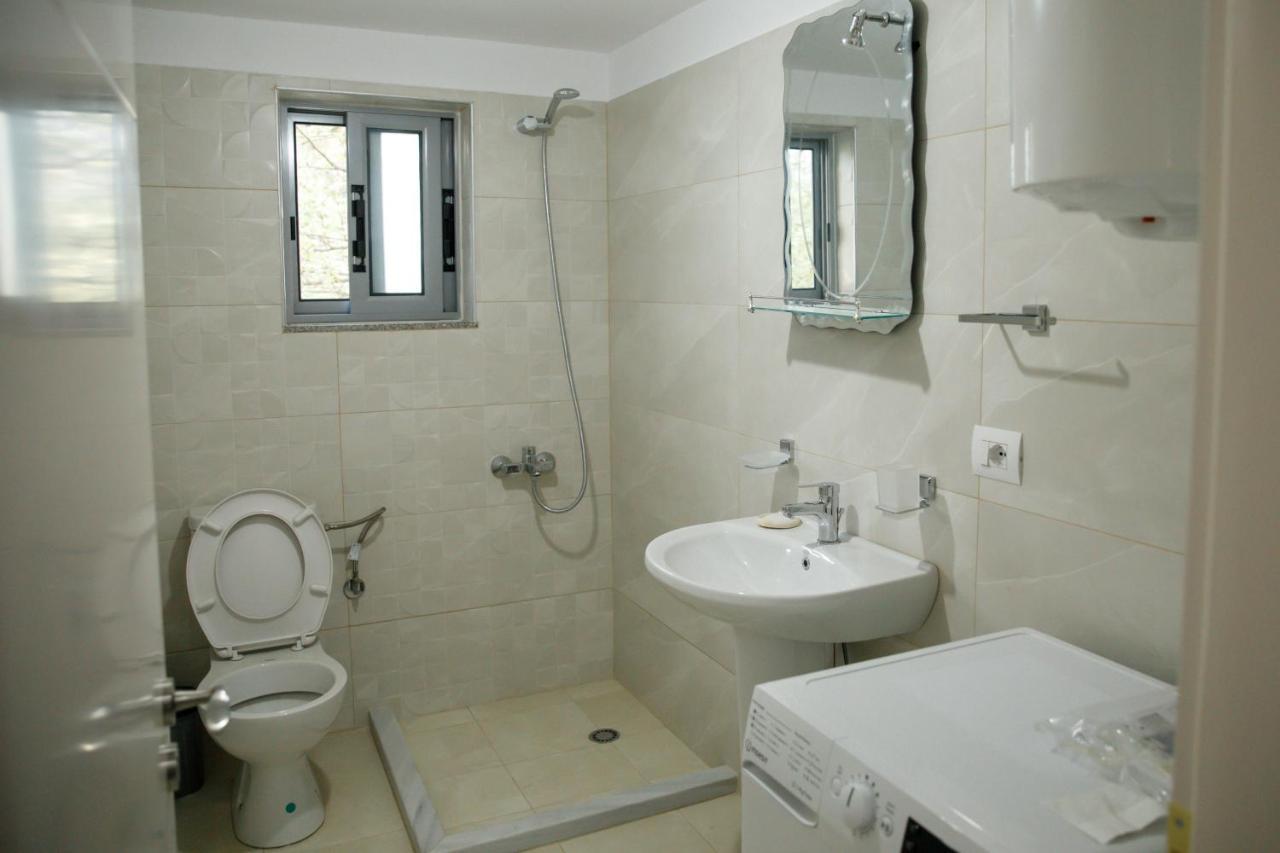 Logli Apartments จีโรคาสเตอร์ ภายนอก รูปภาพ