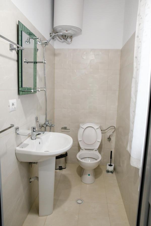 Logli Apartments จีโรคาสเตอร์ ภายนอก รูปภาพ