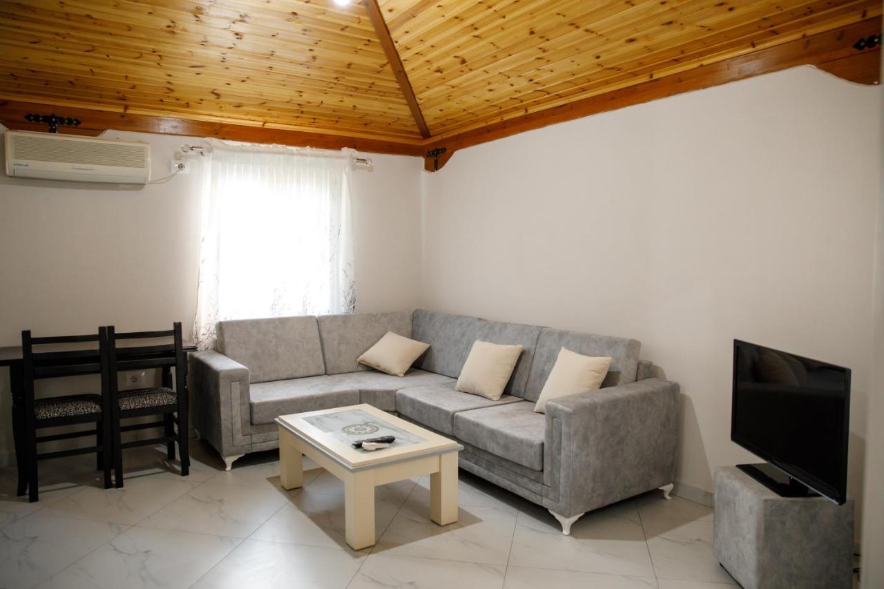 Logli Apartments จีโรคาสเตอร์ ภายนอก รูปภาพ