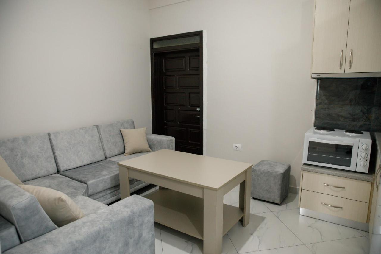 Logli Apartments จีโรคาสเตอร์ ภายนอก รูปภาพ